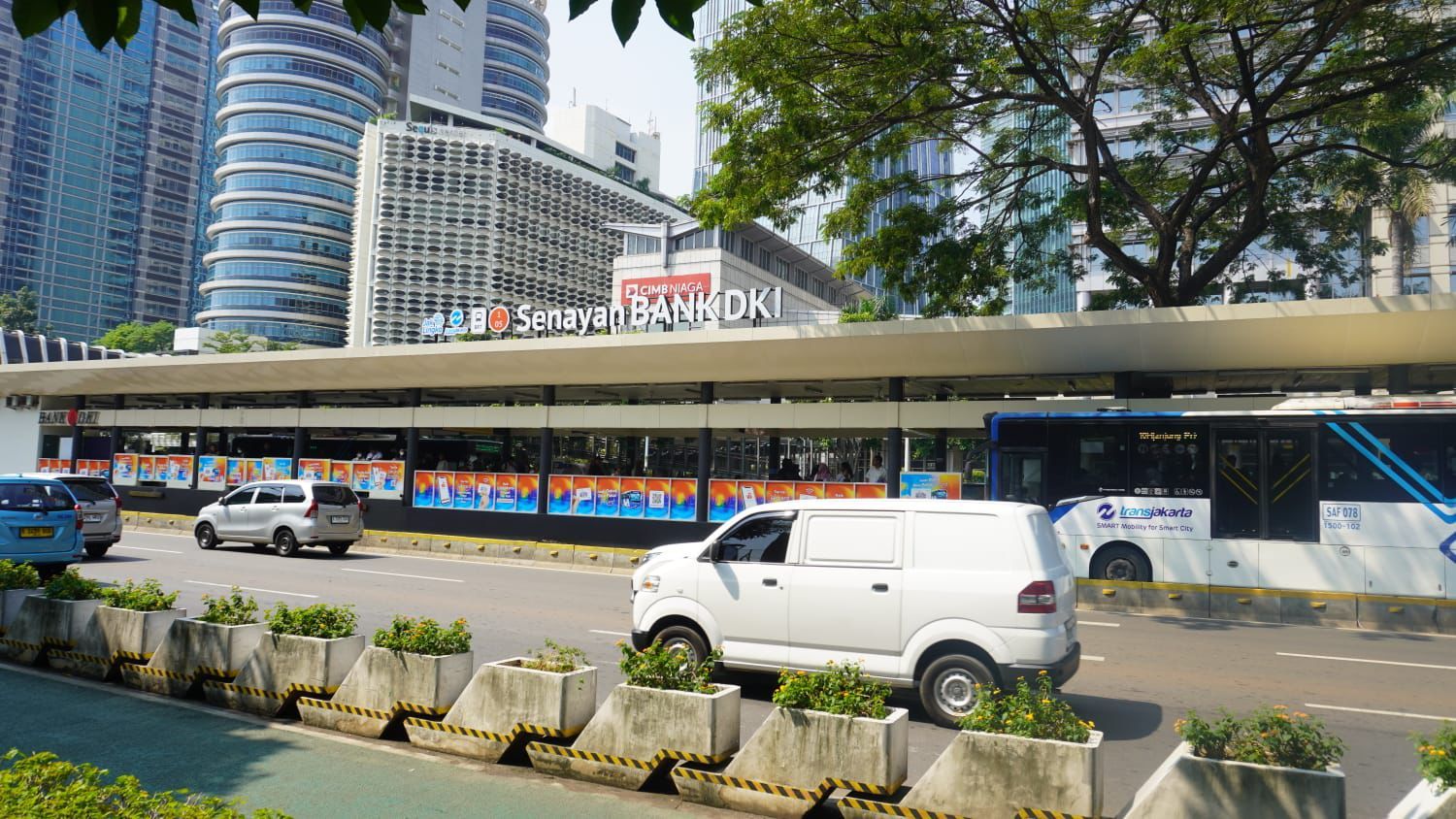 Halte Gelora Bung Karno - Image 1